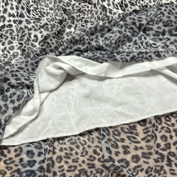 No brand tiered dress with bell sleeves. Animal print.  Lined. XL. - Picture 9 of 10